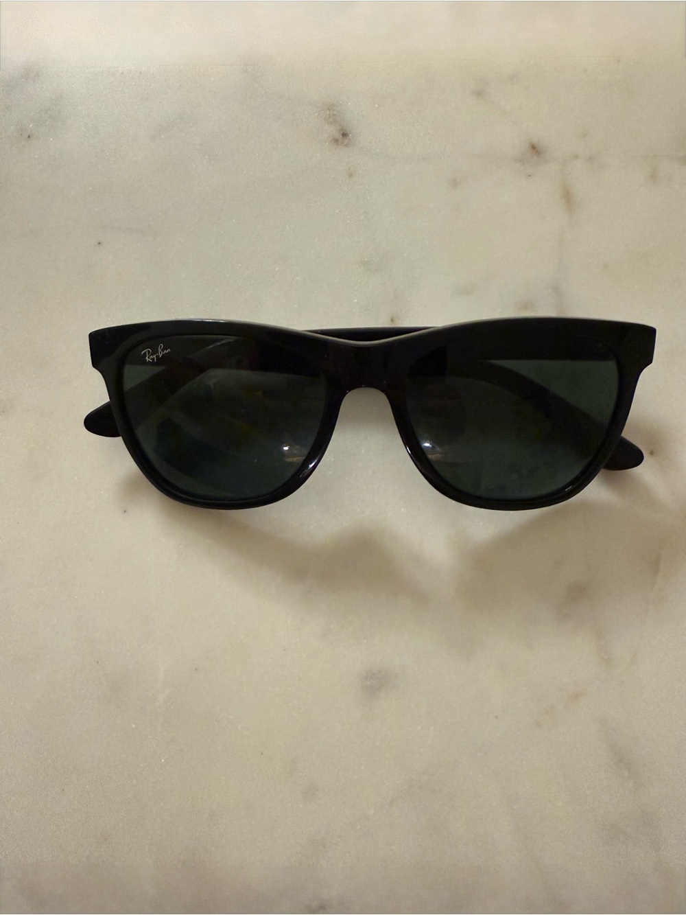 Ray-Ban Women’s Classic Black Wayfarer Sunglasses